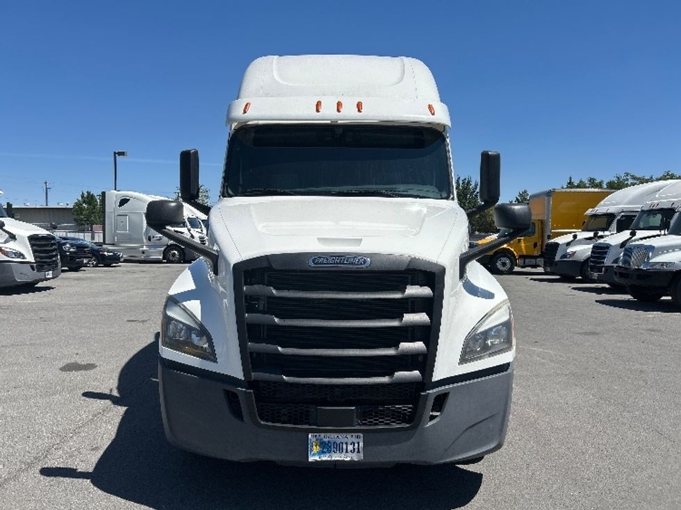 Sleeper Tractor-Heavy Duty Tractors-Freightliner-2020-T12664ST-Sparks-NV-636,424\n\t\tmiles-$ 59,250 - Image 2