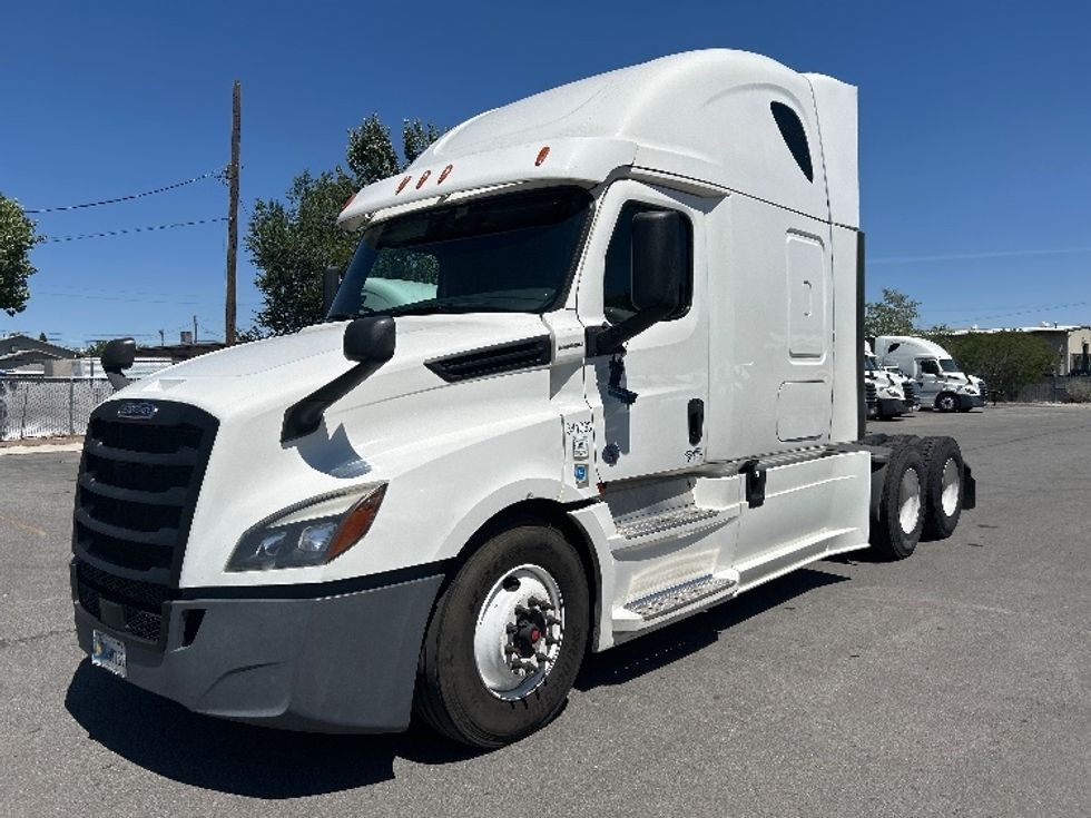 Sleeper Tractor-Heavy Duty Tractors-Freightliner-2020-T12664ST-Sparks-NV-636,424\n\t\tmiles-$ 59,250 - Image 3