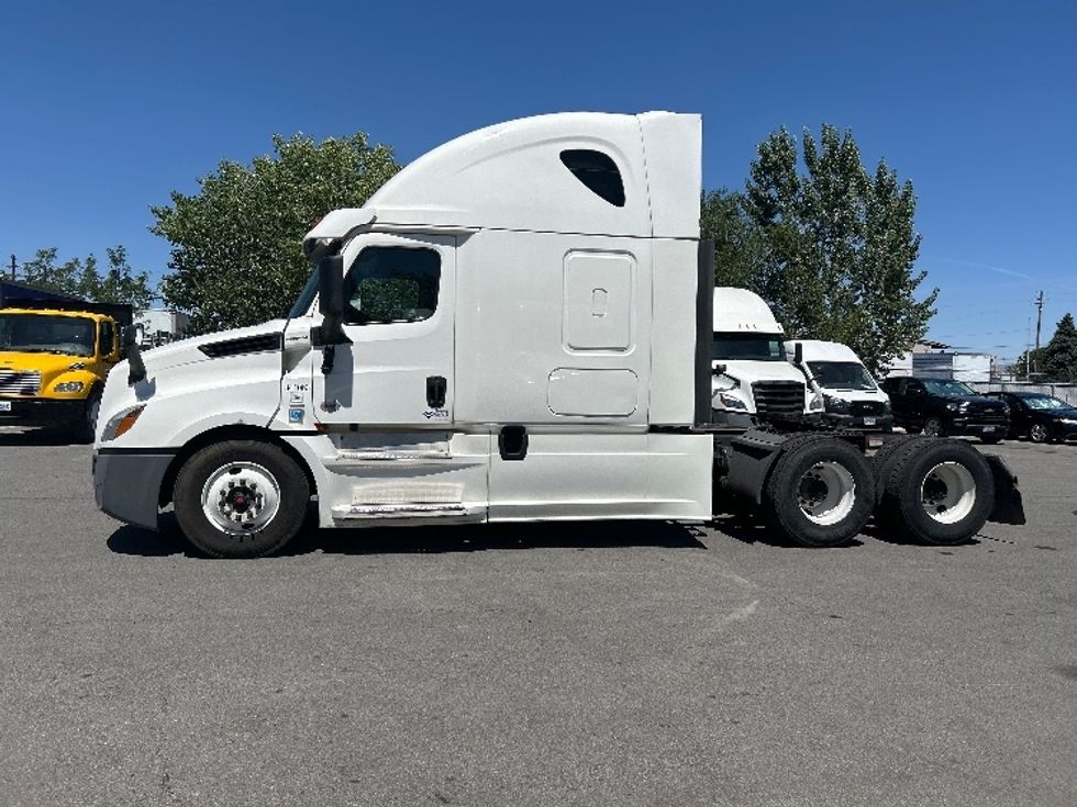 Sleeper Tractor-Heavy Duty Tractors-Freightliner-2020-T12664ST-Sparks-NV-636,424\n\t\tmiles-$ 59,250 - Image 4