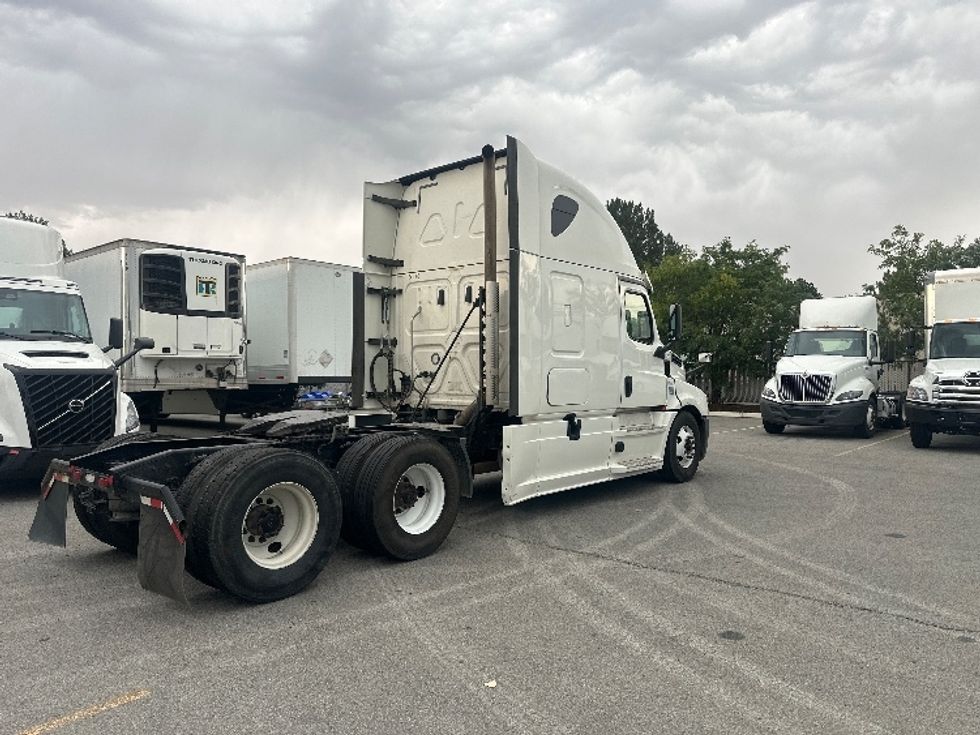 Sleeper Tractor-Heavy Duty Tractors-Freightliner-2020-T12664ST-Sparks-NV-636,424\n\t\tmiles-$ 59,250 - Image 7