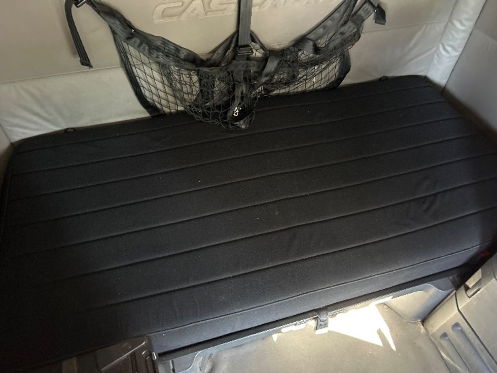 Sleeper Tractor-Heavy Duty Tractors-Freightliner-2020-T12664ST-Sparks-NV-640,238\n\t\tmiles-$ 59,000 - Image 17