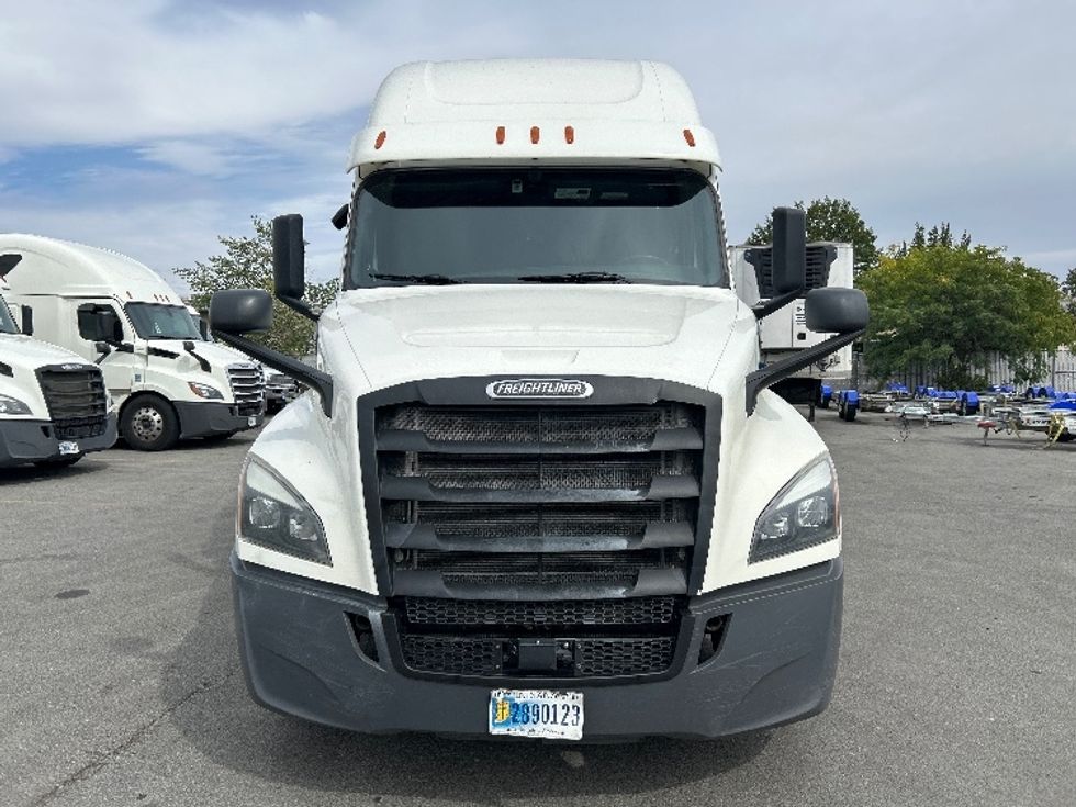 Sleeper Tractor-Heavy Duty Tractors-Freightliner-2020-T12664ST-Sparks-NV-672,138\n\t\tmiles-$ 56,250 - Image 2