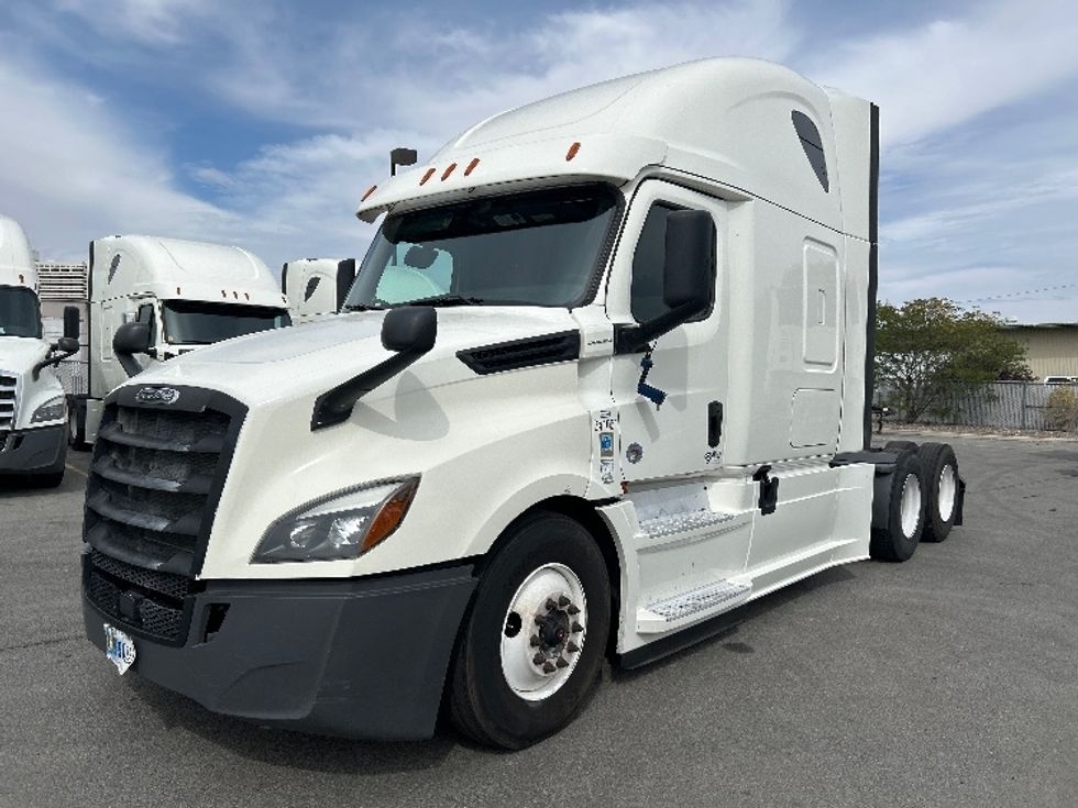 Sleeper Tractor-Heavy Duty Tractors-Freightliner-2020-T12664ST-Sparks-NV-672,138\n\t\tmiles-$ 56,250 - Image 3