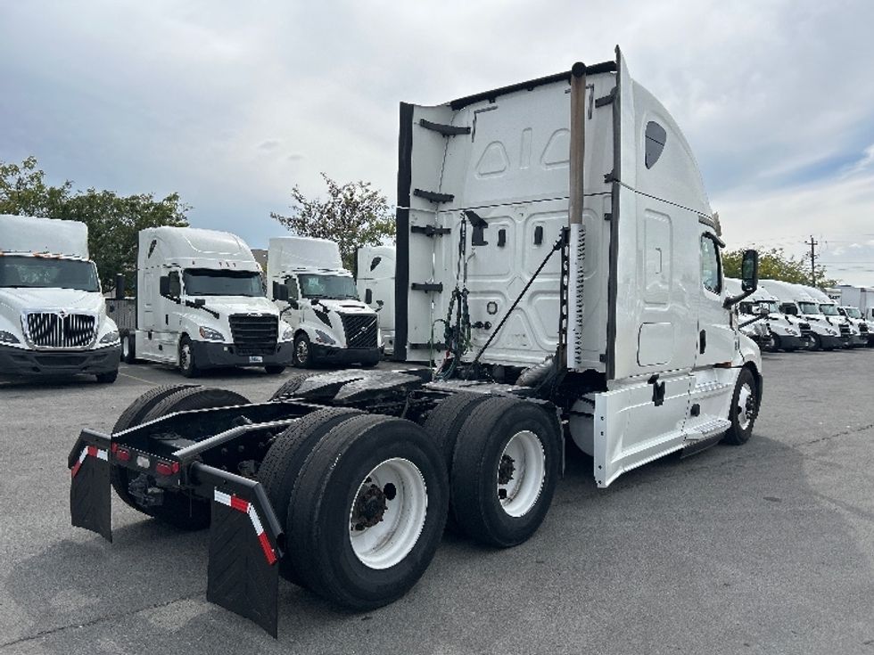 Sleeper Tractor-Heavy Duty Tractors-Freightliner-2020-T12664ST-Sparks-NV-672,138\n\t\tmiles-$ 56,250 - Image 6