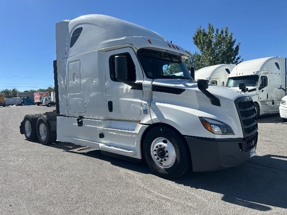 Sleeper Tractor-Heavy Duty Tractors-Freightliner-2020-T12664ST-Sparks-NV-678,221\n\t\tmiles-$ 55,750 - Image 1