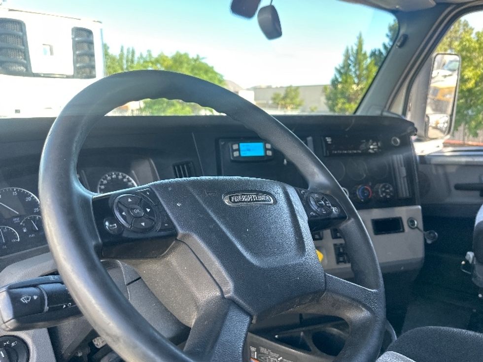 Sleeper Tractor-Heavy Duty Tractors-Freightliner-2020-T12664ST-Sparks-NV-678,221\n\t\tmiles-$ 55,750 - Image 10