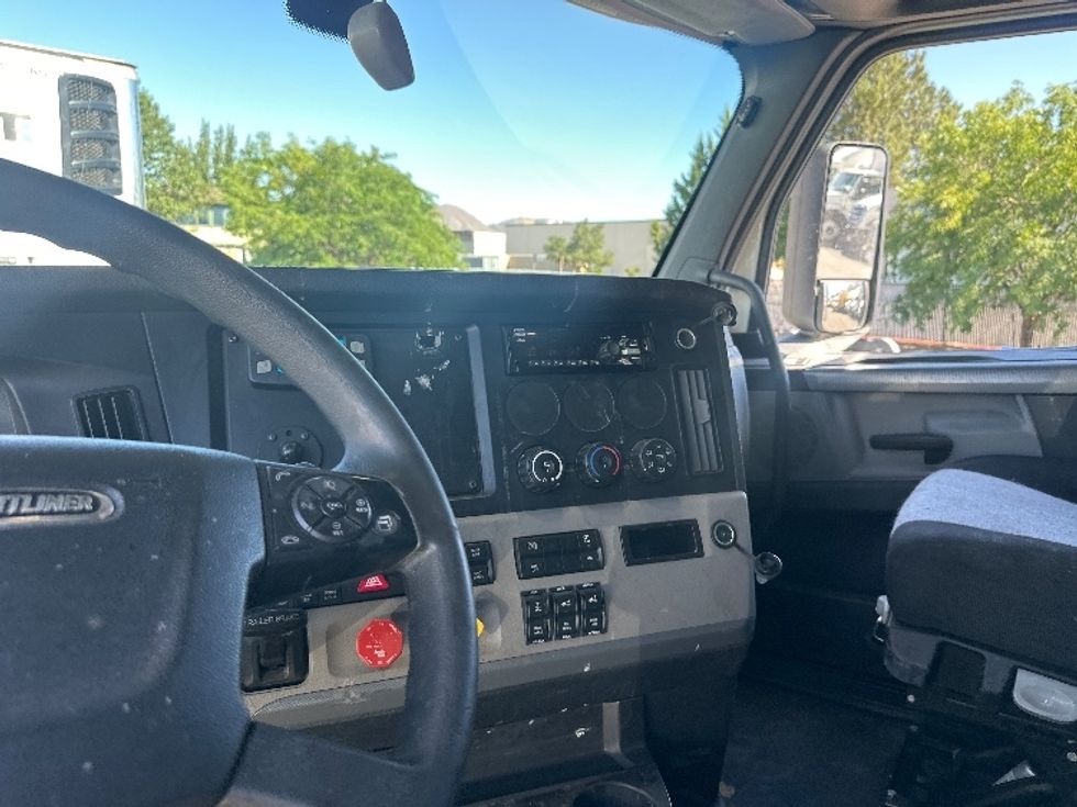 Sleeper Tractor-Heavy Duty Tractors-Freightliner-2020-T12664ST-Sparks-NV-678,221\n\t\tmiles-$ 55,750 - Image 11
