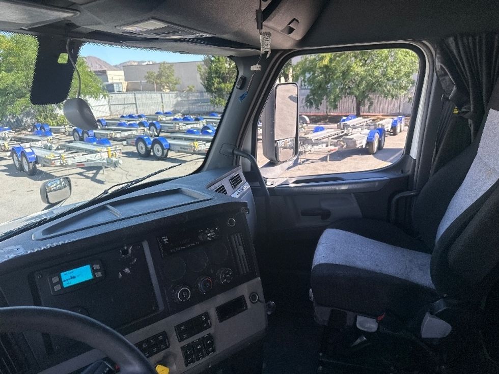 Sleeper Tractor-Heavy Duty Tractors-Freightliner-2020-T12664ST-Sparks-NV-678,221\n\t\tmiles-$ 55,750 - Image 12