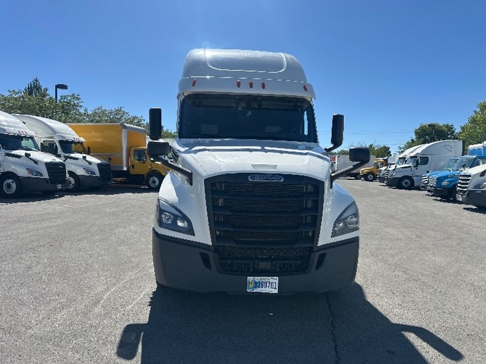 Sleeper Tractor-Heavy Duty Tractors-Freightliner-2020-T12664ST-Sparks-NV-678,221\n\t\tmiles-$ 55,750 - Image 2