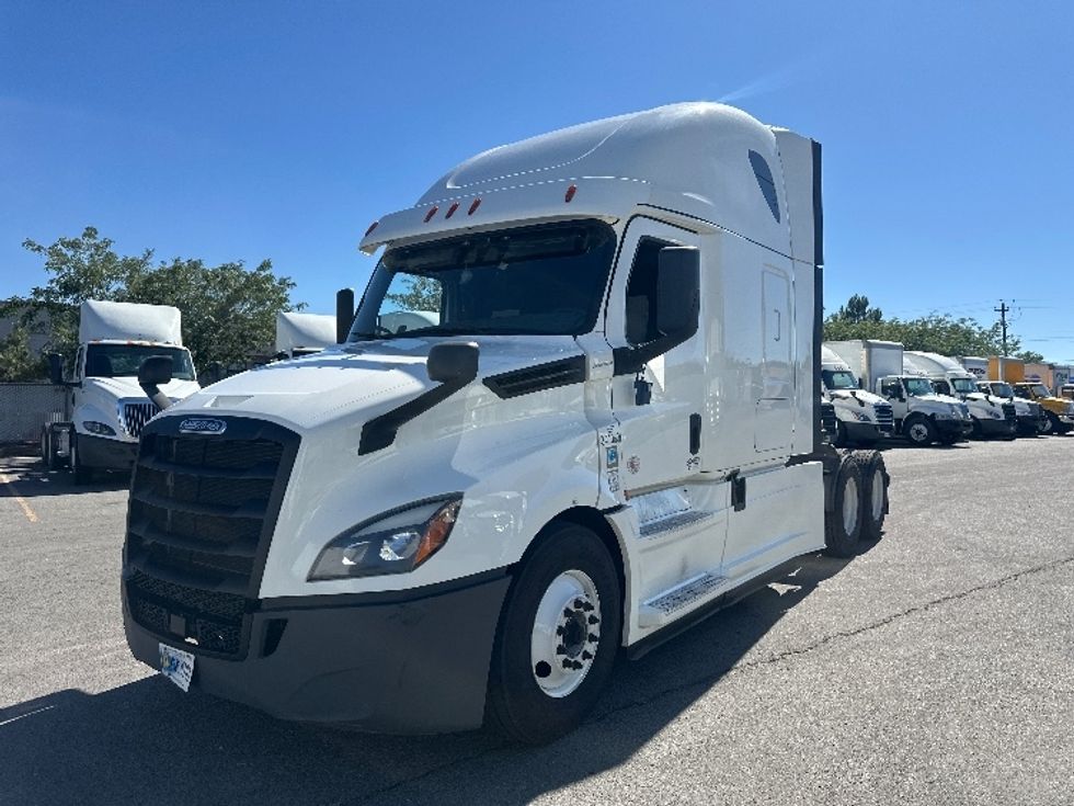 Sleeper Tractor-Heavy Duty Tractors-Freightliner-2020-T12664ST-Sparks-NV-678,221\n\t\tmiles-$ 55,750 - Image 3