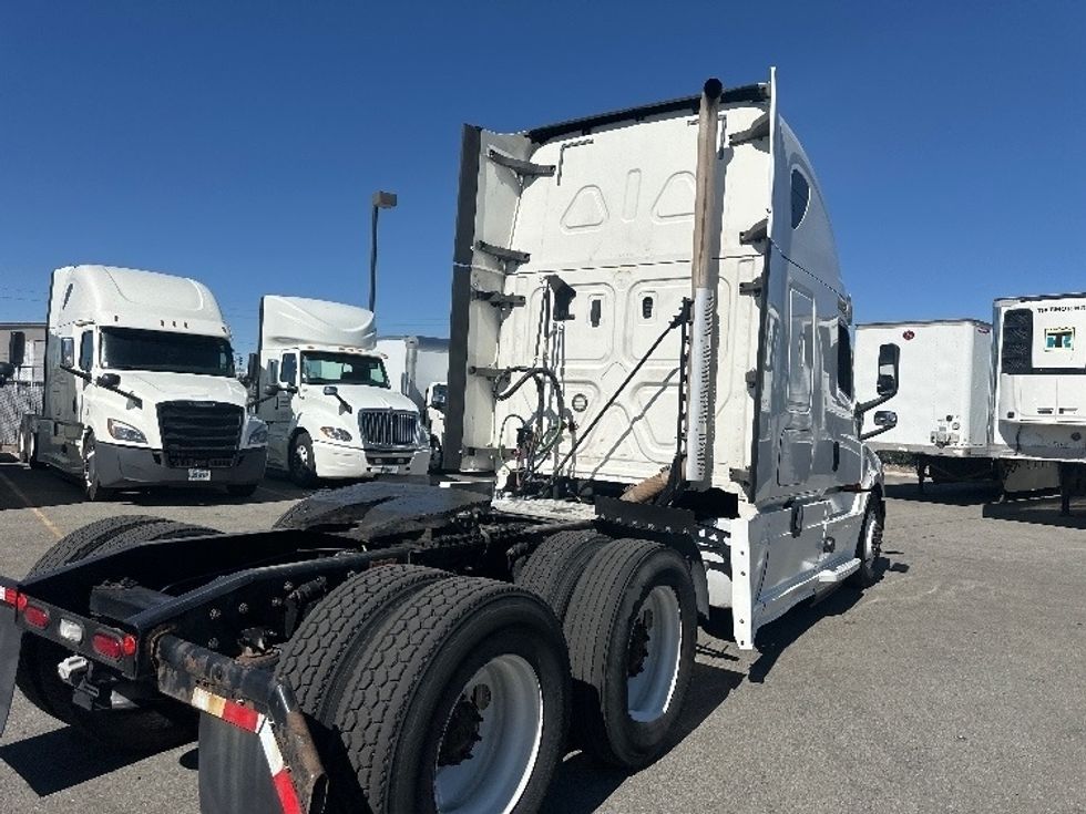 Sleeper Tractor-Heavy Duty Tractors-Freightliner-2020-T12664ST-Sparks-NV-678,221\n\t\tmiles-$ 55,750 - Image 7