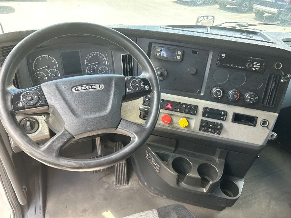 Sleeper Tractor-Heavy Duty Tractors-Freightliner-2020-T12664ST-Sparks-NV-713,319\n\t\tmiles-$ 53,000 - Image 11
