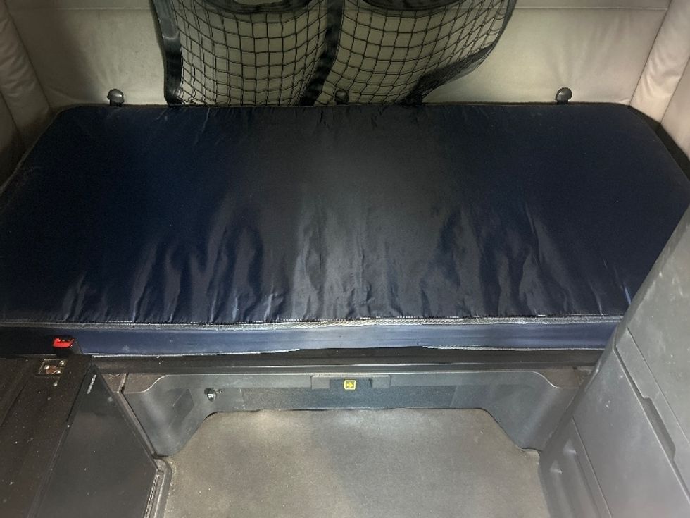 Sleeper Tractor-Heavy Duty Tractors-Freightliner-2020-T12664ST-Sparks-NV-713,319\n\t\tmiles-$ 53,000 - Image 16