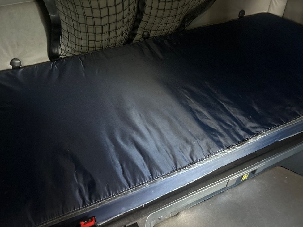 Sleeper Tractor-Heavy Duty Tractors-Freightliner-2020-T12664ST-Sparks-NV-713,319\n\t\tmiles-$ 53,000 - Image 17