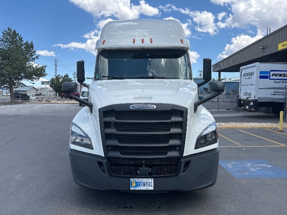 Sleeper Tractor-Heavy Duty Tractors-Freightliner-2020-T12664ST-Sparks-NV-713,319\n\t\tmiles-$ 53,000 - Image 2