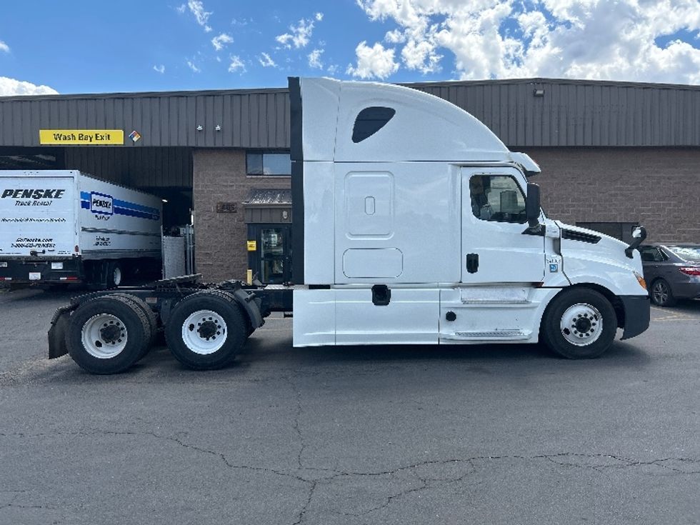 Sleeper Tractor-Heavy Duty Tractors-Freightliner-2020-T12664ST-Sparks-NV-713,319\n\t\tmiles-$ 53,000 - Image 8