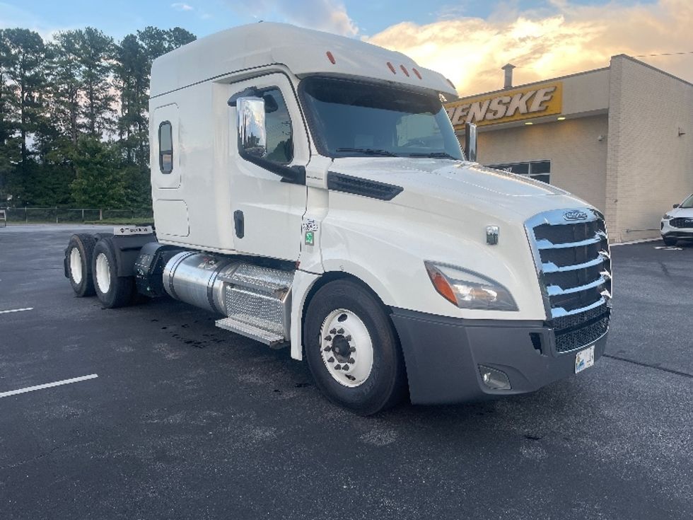 Sleeper Tractor-Heavy Duty Tractors-Freightliner-2020-T12664ST-Spartanburg-SC-292,741\n\t\tmiles-$ 77,750 - Image 1