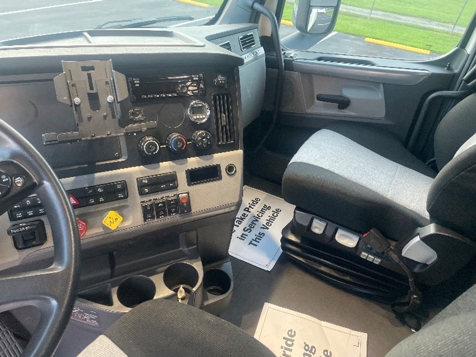 Sleeper Tractor-Heavy Duty Tractors-Freightliner-2020-T12664ST-Spartanburg-SC-292,741\n\t\tmiles-$ 77,750 - Image 12
