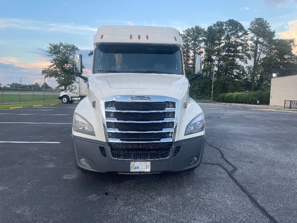 Sleeper Tractor-Heavy Duty Tractors-Freightliner-2020-T12664ST-Spartanburg-SC-292,741\n\t\tmiles-$ 77,750 - Image 2