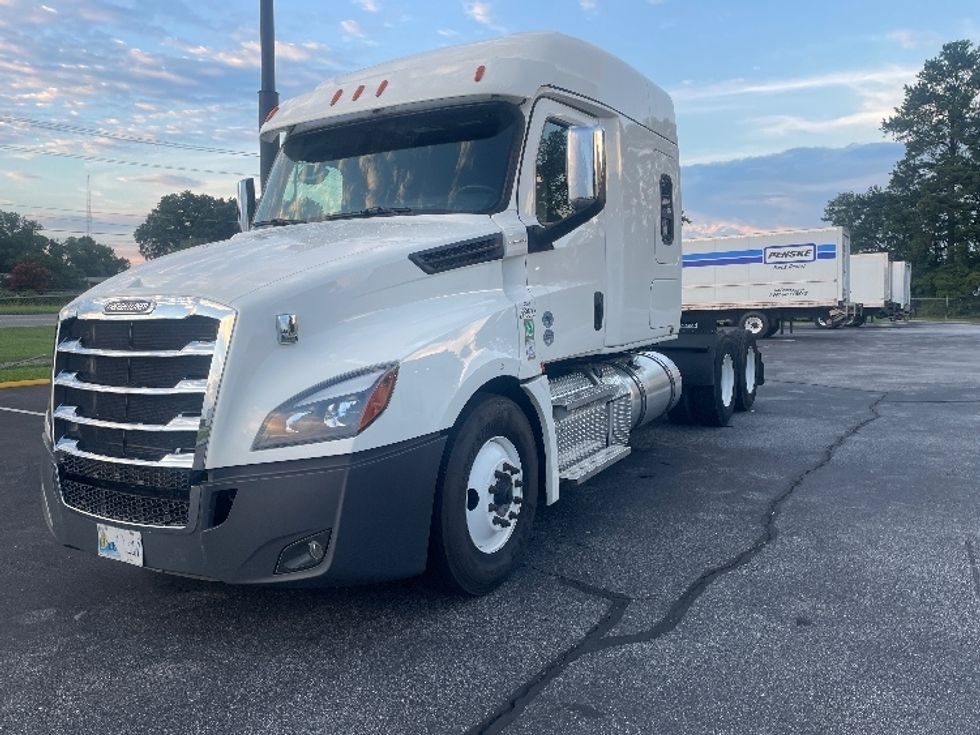 Sleeper Tractor-Heavy Duty Tractors-Freightliner-2020-T12664ST-Spartanburg-SC-292,741\n\t\tmiles-$ 77,750 - Image 3