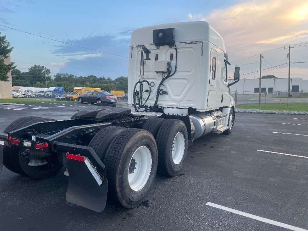 Sleeper Tractor-Heavy Duty Tractors-Freightliner-2020-T12664ST-Spartanburg-SC-292,741\n\t\tmiles-$ 77,750 - Image 7