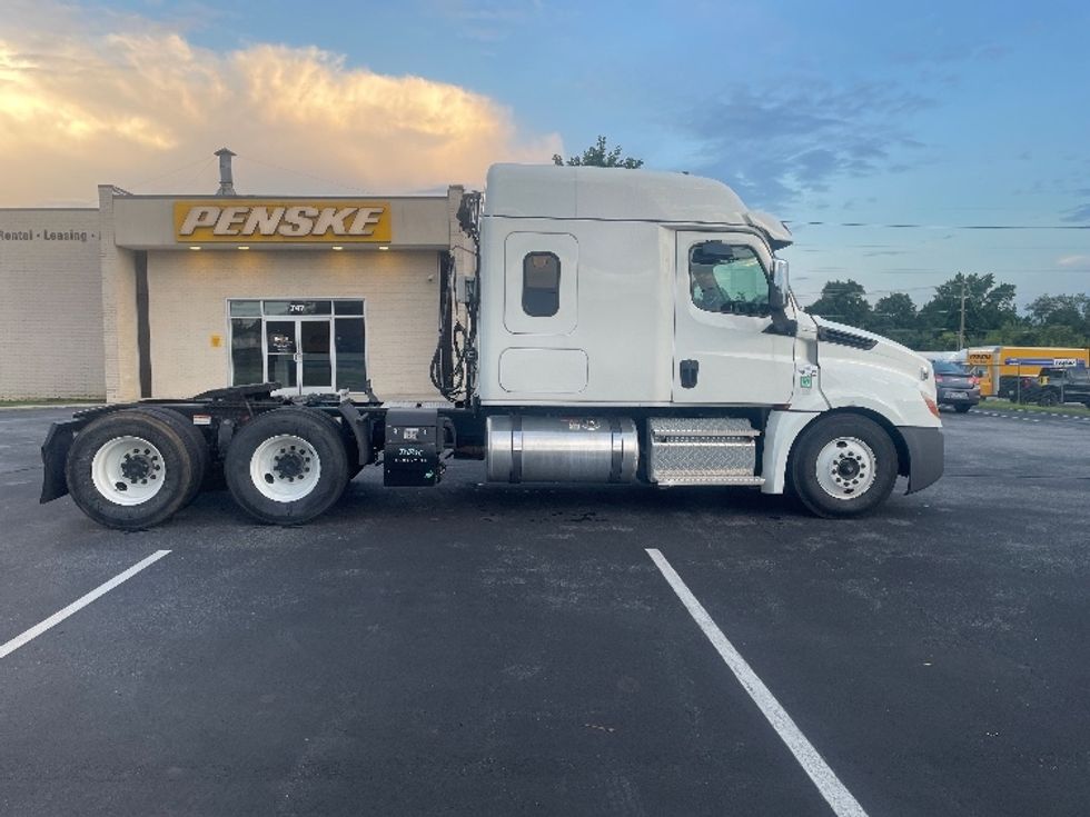Sleeper Tractor-Heavy Duty Tractors-Freightliner-2020-T12664ST-Spartanburg-SC-292,741\n\t\tmiles-$ 77,750 - Image 8