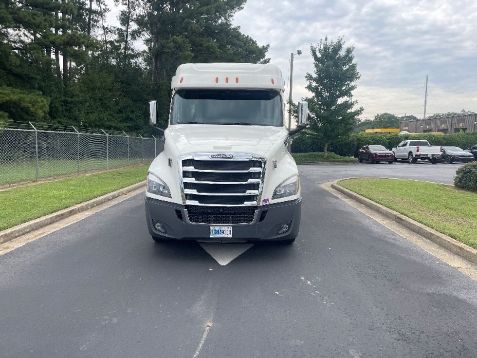Sleeper Tractor-Heavy Duty Tractors-Freightliner-2020-T12664ST-Spartanburg-SC-372,776\n\t\tmiles-$ 73,000 - Image 2