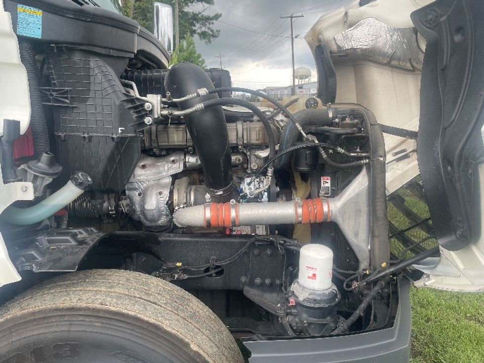 Sleeper Tractor-Heavy Duty Tractors-Freightliner-2020-T12664ST-Spartanburg-SC-372,776\n\t\tmiles-$ 73,000 - Image 20