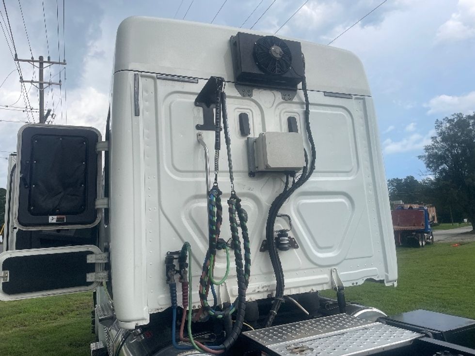 Sleeper Tractor-Heavy Duty Tractors-Freightliner-2020-T12664ST-Spartanburg-SC-372,776\n\t\tmiles-$ 73,000 - Image 24