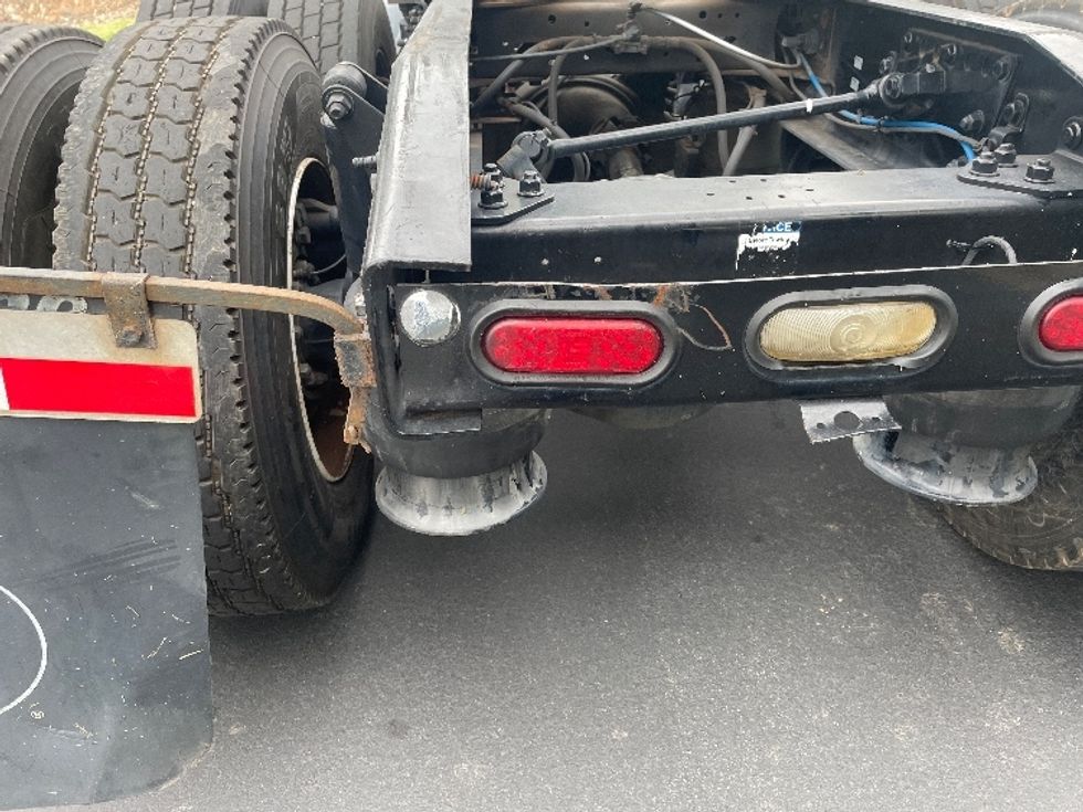 Sleeper Tractor-Heavy Duty Tractors-Freightliner-2020-T12664ST-Spartanburg-SC-372,776\n\t\tmiles-$ 73,000 - Image 25