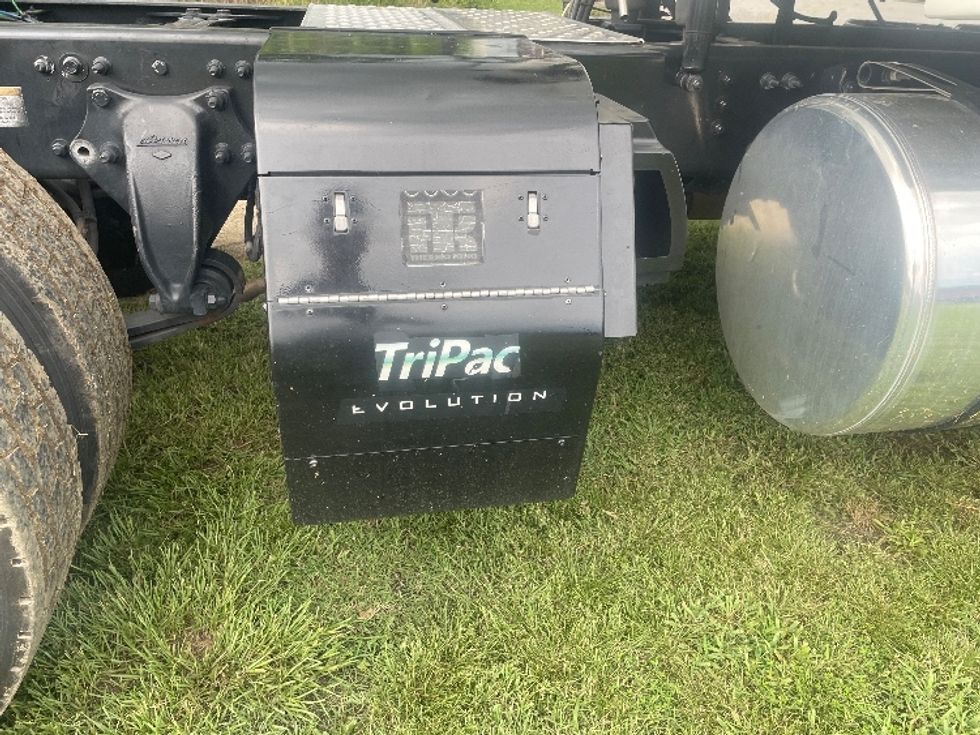 Sleeper Tractor-Heavy Duty Tractors-Freightliner-2020-T12664ST-Spartanburg-SC-372,776\n\t\tmiles-$ 73,000 - Image 26