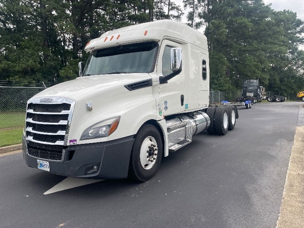 Sleeper Tractor-Heavy Duty Tractors-Freightliner-2020-T12664ST-Spartanburg-SC-372,776\n\t\tmiles-$ 73,000 - Image 3
