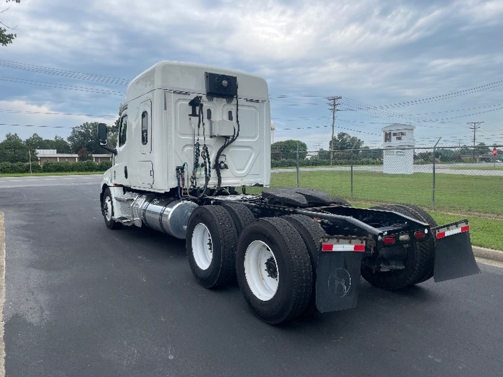 Sleeper Tractor-Heavy Duty Tractors-Freightliner-2020-T12664ST-Spartanburg-SC-372,776\n\t\tmiles-$ 73,000 - Image 5
