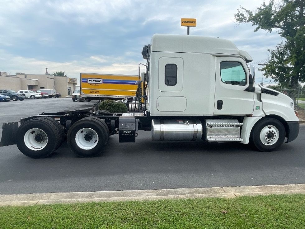 Sleeper Tractor-Heavy Duty Tractors-Freightliner-2020-T12664ST-Spartanburg-SC-372,776\n\t\tmiles-$ 73,000 - Image 8