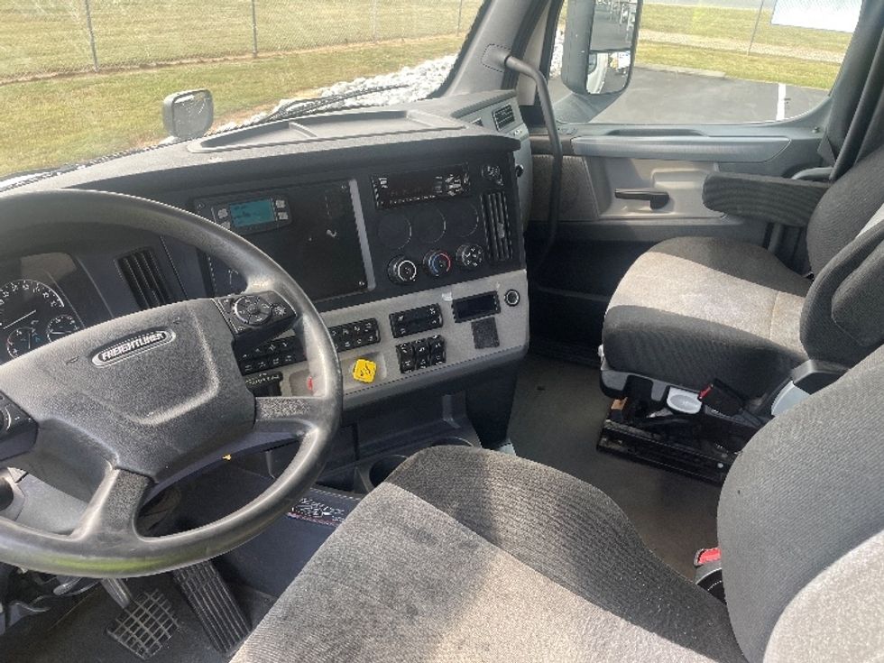 Sleeper Tractor-Heavy Duty Tractors-Freightliner-2020-T12664ST-Spartanburg-SC-524,730\n\t\tmiles-$ 62,750 - Image 10