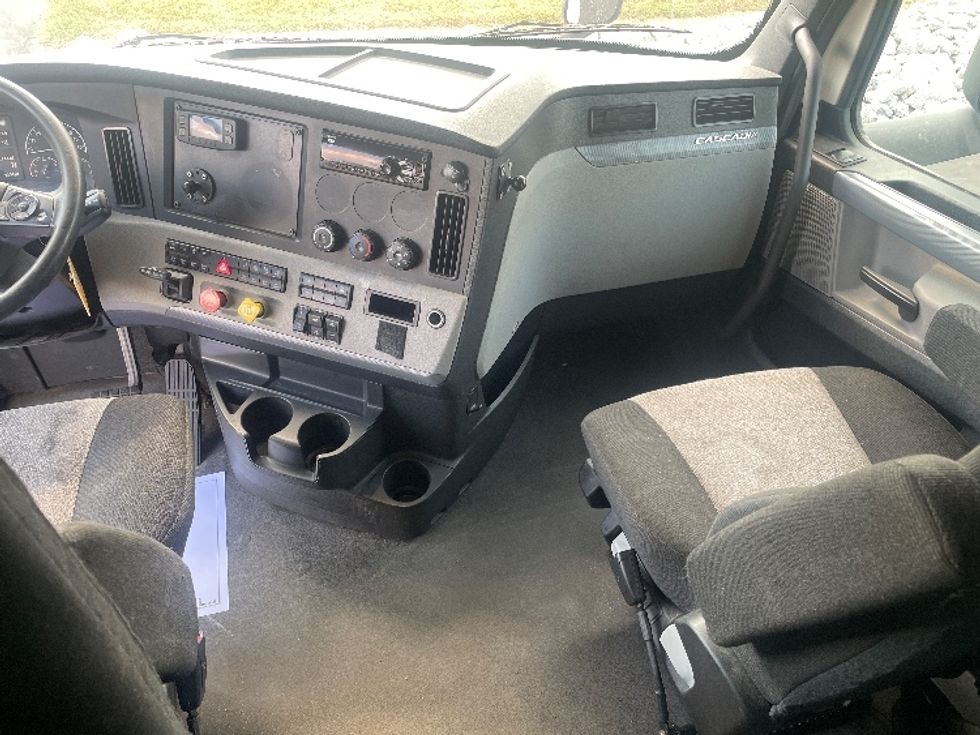 Sleeper Tractor-Heavy Duty Tractors-Freightliner-2020-T12664ST-Spartanburg-SC-524,730\n\t\tmiles-$ 62,750 - Image 12
