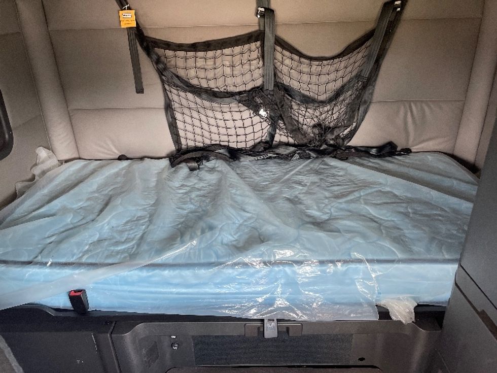 Sleeper Tractor-Heavy Duty Tractors-Freightliner-2020-T12664ST-Spartanburg-SC-524,730\n\t\tmiles-$ 62,750 - Image 16