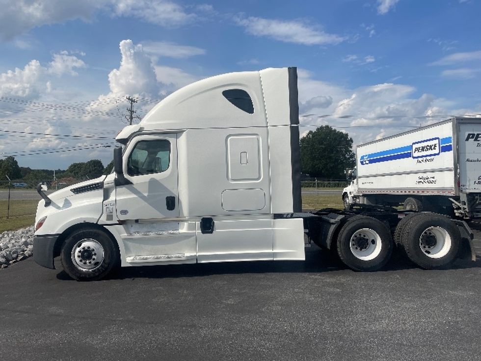 Sleeper Tractor-Heavy Duty Tractors-Freightliner-2020-T12664ST-Spartanburg-SC-524,730\n\t\tmiles-$ 62,750 - Image 4