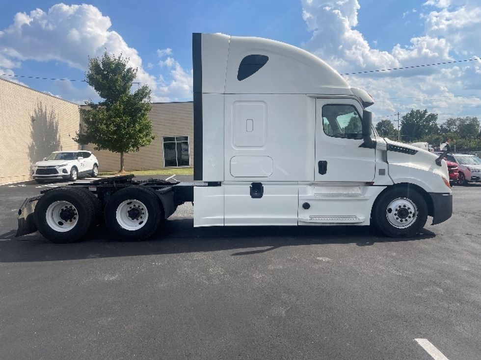 Sleeper Tractor-Heavy Duty Tractors-Freightliner-2020-T12664ST-Spartanburg-SC-524,730\n\t\tmiles-$ 62,750 - Image 8