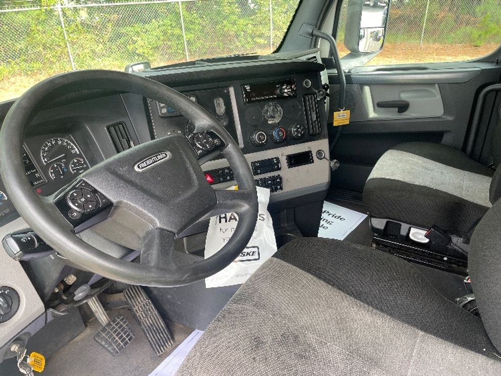 Sleeper Tractor-Heavy Duty Tractors-Freightliner-2020-T12664ST-Spartanburg-SC-591,288\n\t\tmiles-$ 57,000 - Image 10