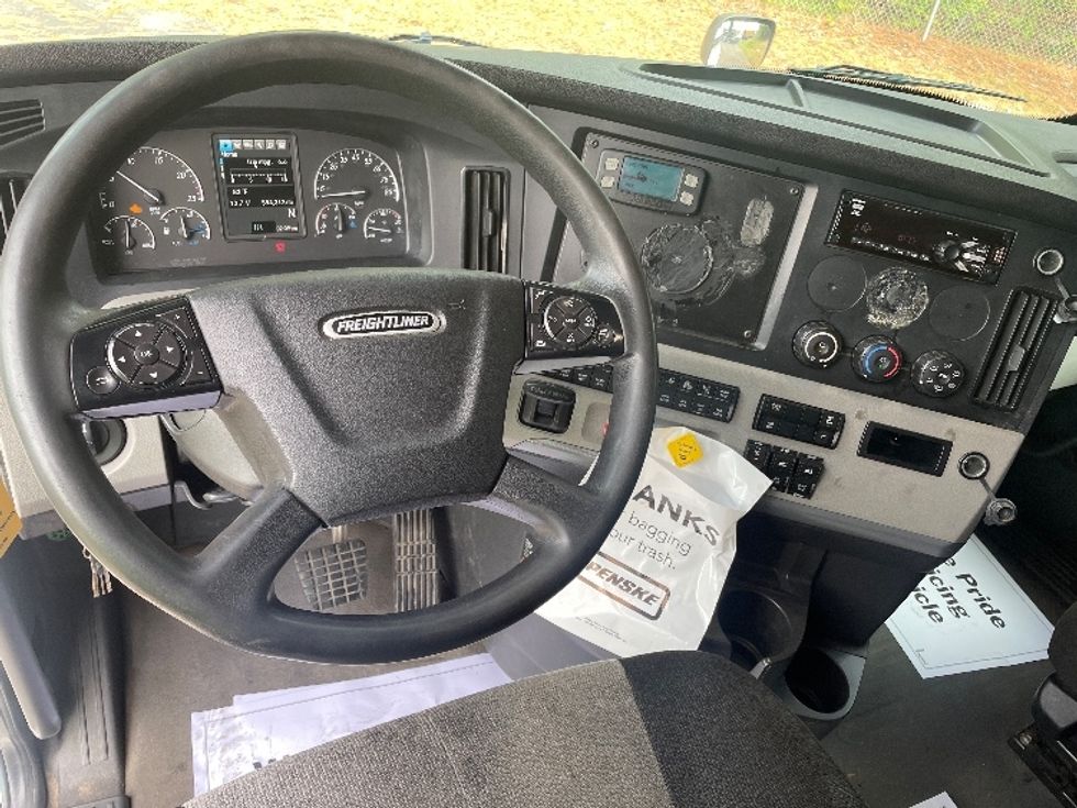 Sleeper Tractor-Heavy Duty Tractors-Freightliner-2020-T12664ST-Spartanburg-SC-591,288\n\t\tmiles-$ 57,000 - Image 11