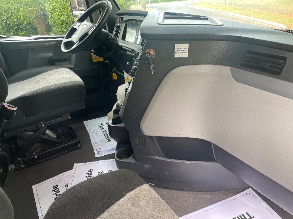 Sleeper Tractor-Heavy Duty Tractors-Freightliner-2020-T12664ST-Spartanburg-SC-591,288\n\t\tmiles-$ 57,000 - Image 15