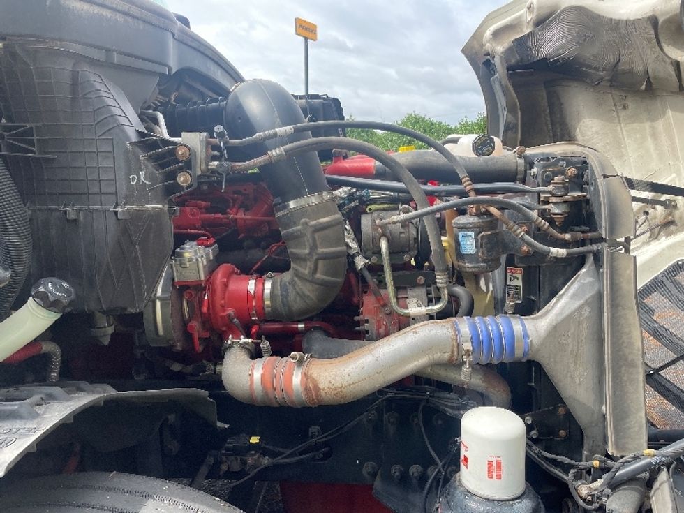 Sleeper Tractor-Heavy Duty Tractors-Freightliner-2020-T12664ST-Spartanburg-SC-591,288\n\t\tmiles-$ 57,000 - Image 19