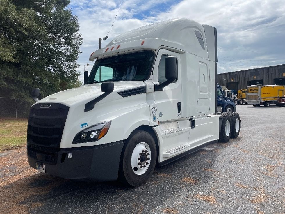 Sleeper Tractor-Heavy Duty Tractors-Freightliner-2020-T12664ST-Spartanburg-SC-591,288\n\t\tmiles-$ 57,000 - Image 3