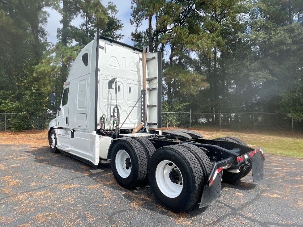 Sleeper Tractor-Heavy Duty Tractors-Freightliner-2020-T12664ST-Spartanburg-SC-591,288\n\t\tmiles-$ 57,000 - Image 5