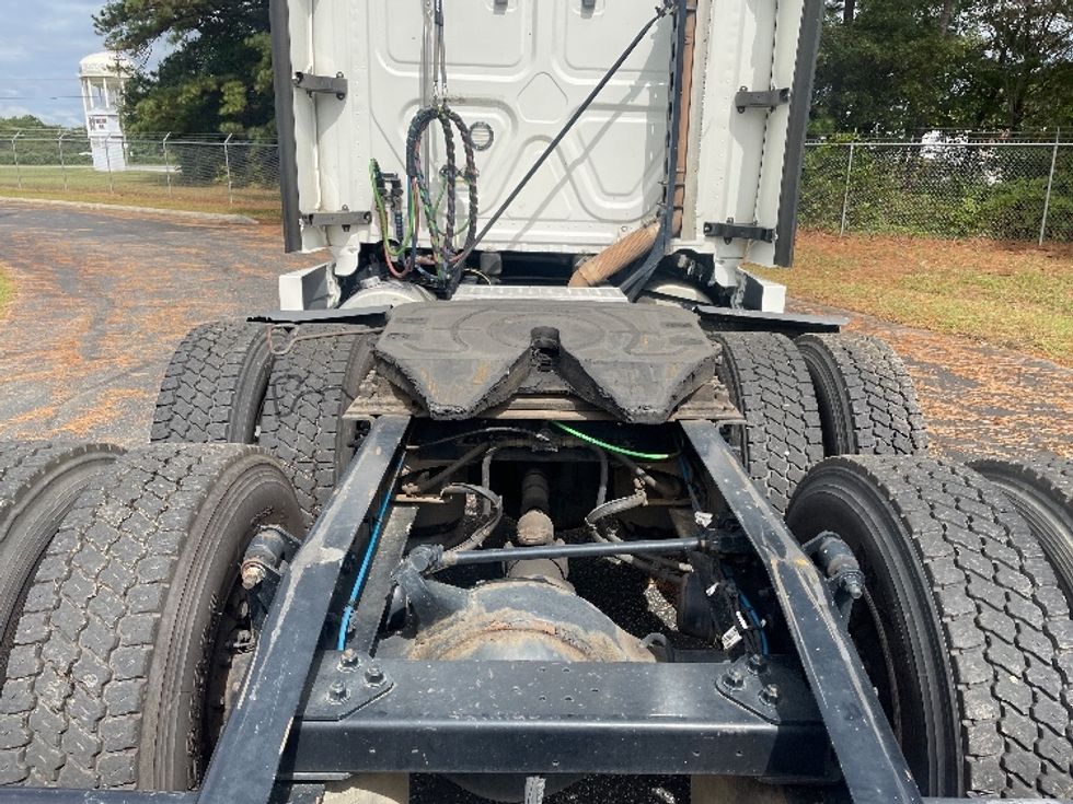 Sleeper Tractor-Heavy Duty Tractors-Freightliner-2020-T12664ST-Spartanburg-SC-591,288\n\t\tmiles-$ 57,000 - Image 6