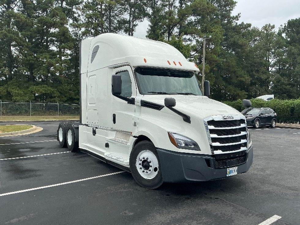 Sleeper Tractor-Heavy Duty Tractors-Freightliner-2020-T12664ST-Spartanburg-SC-603,975\n\t\tmiles-$ 55,000 - Image 1