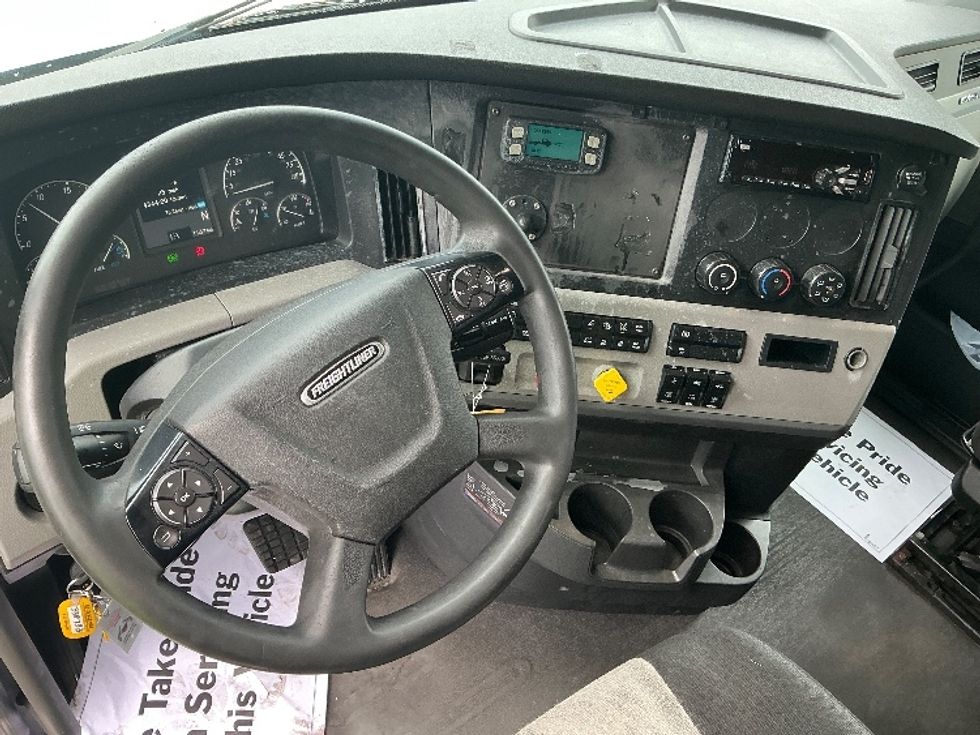 Sleeper Tractor-Heavy Duty Tractors-Freightliner-2020-T12664ST-Spartanburg-SC-603,975\n\t\tmiles-$ 55,000 - Image 10
