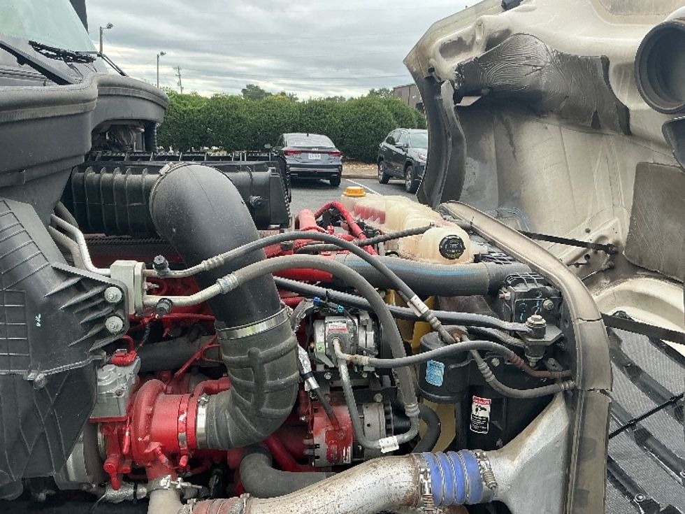 Sleeper Tractor-Heavy Duty Tractors-Freightliner-2020-T12664ST-Spartanburg-SC-603,975\n\t\tmiles-$ 55,000 - Image 18