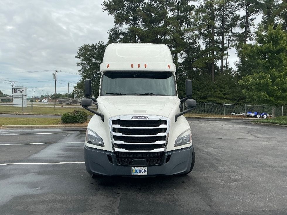 Sleeper Tractor-Heavy Duty Tractors-Freightliner-2020-T12664ST-Spartanburg-SC-603,975\n\t\tmiles-$ 55,000 - Image 2